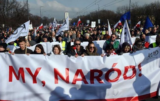 В Варшаве проходят массовые акции протеста