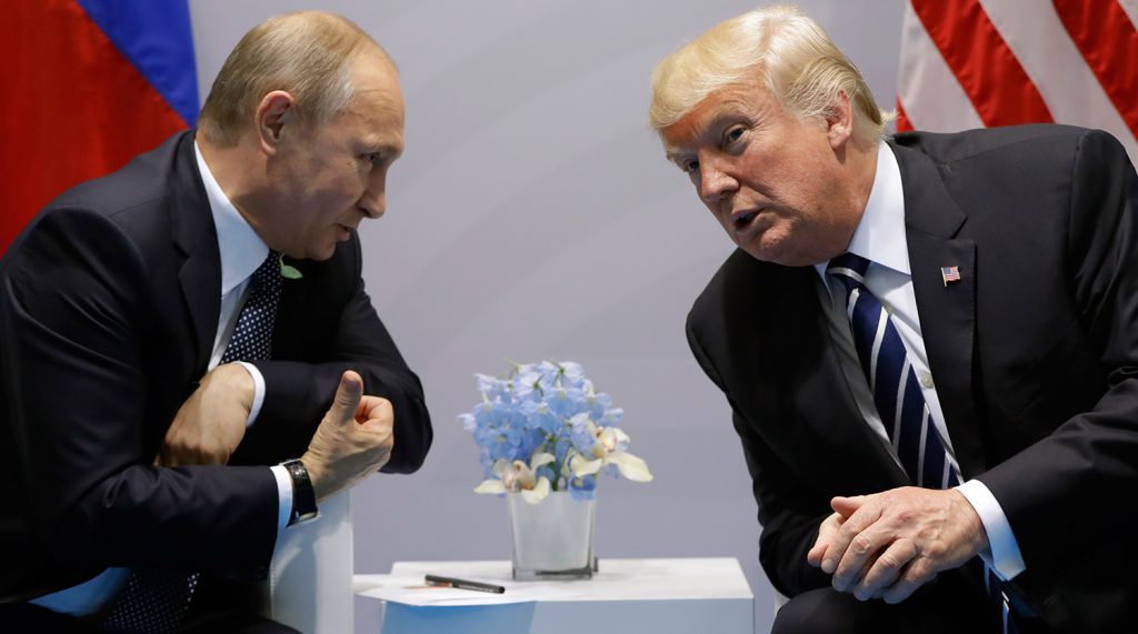 NYT: Трамп жестко говорил с Путиным о вмешательстве России в выборы