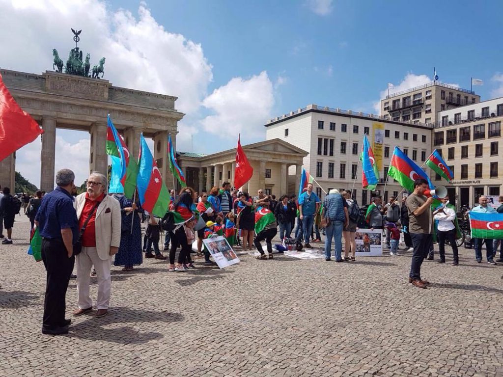 В Мюнхене и Берлине азербайджанцы протестовали против армянской агрессии