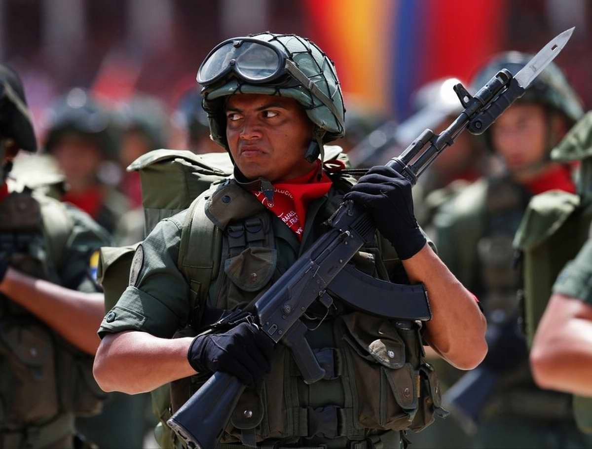 В Венесуэле атаковали военную базу