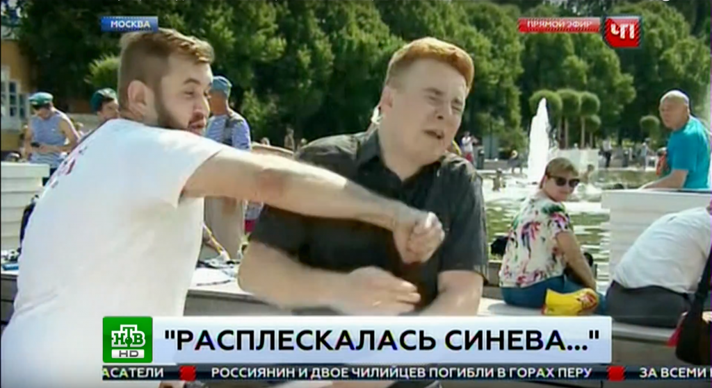 В день ВДВ журналиста НТВ огрели кулаком в прямом эфире