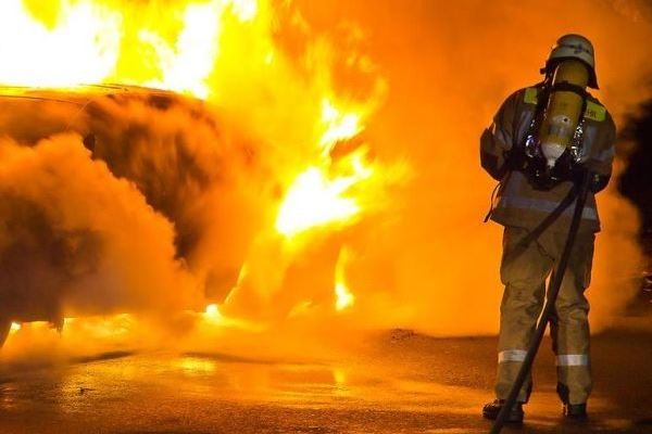 Пожар в магазинах в Бинагадинском районе