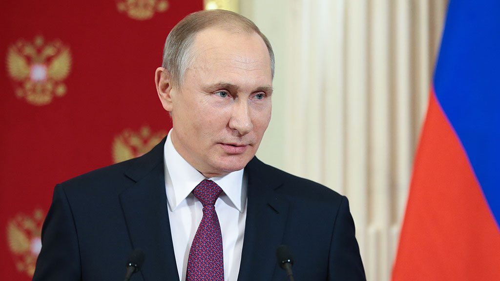Путин: То, что в шкафу есть - одеваю, главное чтобы выглядело прилично