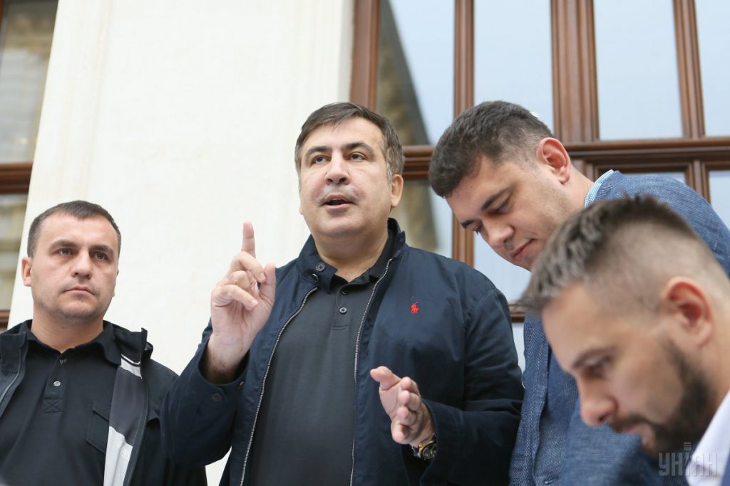Саакашвили в Киеве проводит акцию перед администрацией Порошенко