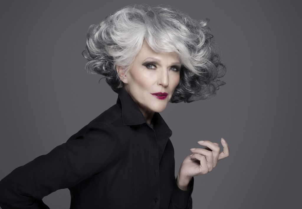 Мать Илона Маска в 69 лет стала лицом CoverGirl