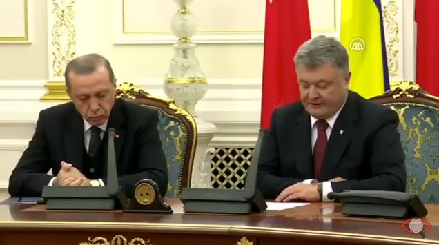 Эрдоган уснул на пресс-конференции с Порошенко