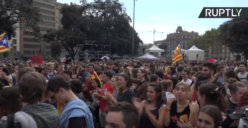 Студенты проводят митинг в Барселоне