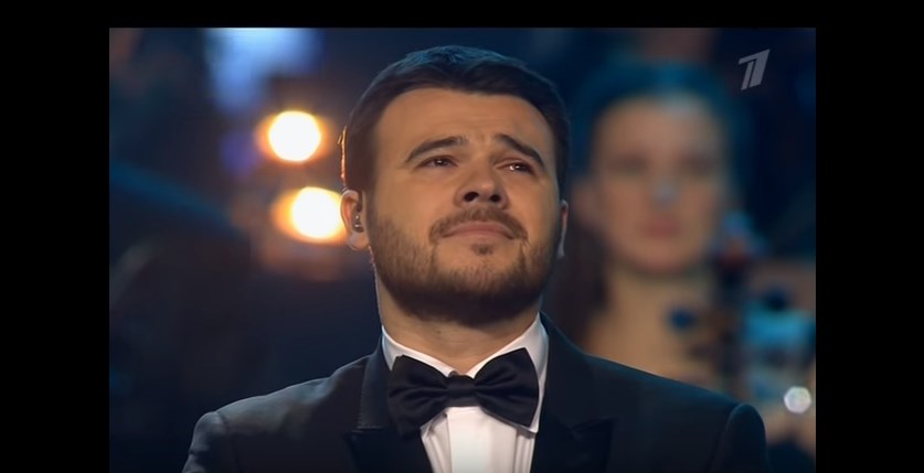 Эмин Агаларов не смог сдержать слез, исполняя песню Магомаева