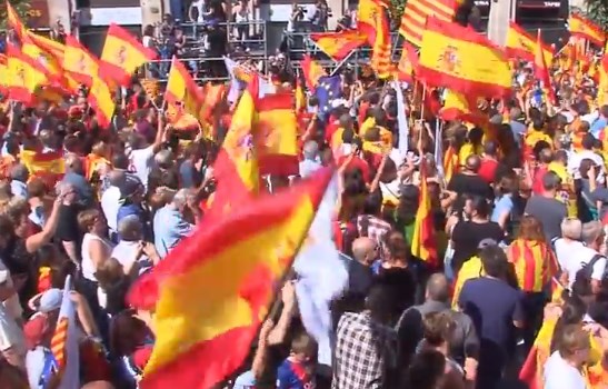 В Барселоне митингуют сторонники единства Испании