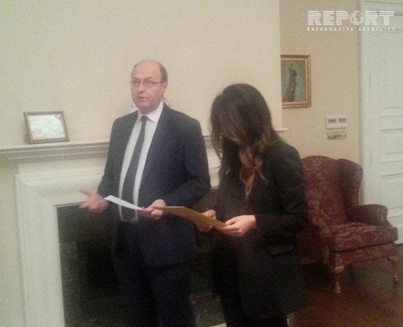 Британский дипломат отмечает свободу вероисповедания в Азербайджане
