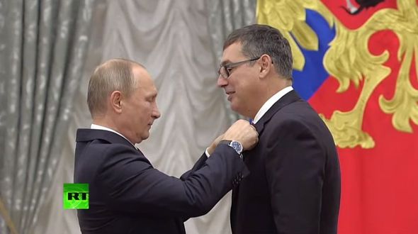Путин наградил Ильгара Мамедова орденом