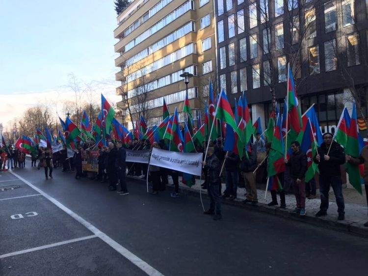 Акция азербайджанцев в самом сердце Европы