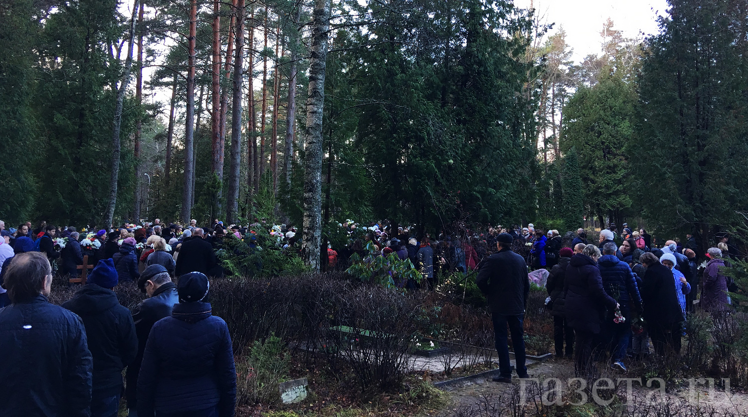 Михаила Задорнова похоронили в Латвии