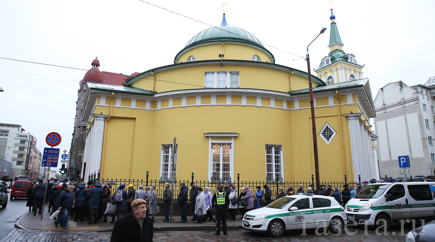 Михаила Задорнова похоронили в Латвии