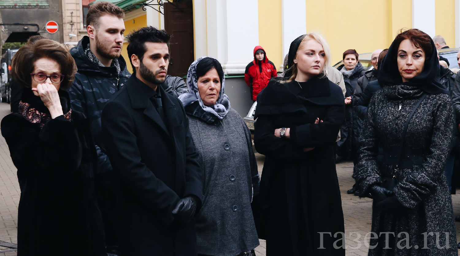 Михаила Задорнова похоронили в Латвии