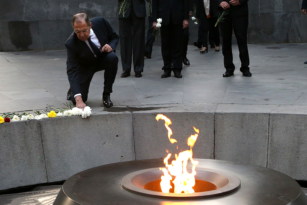 Лавров по прибытии в Армению отправился на мемориал "геноцида армян"