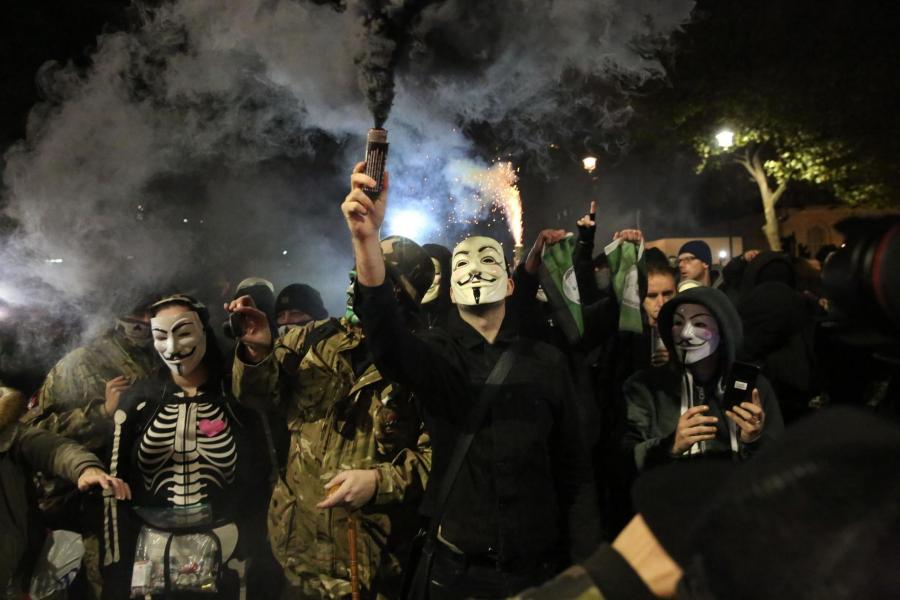 Сторонники Anonymous проводят шествие в Лондоне