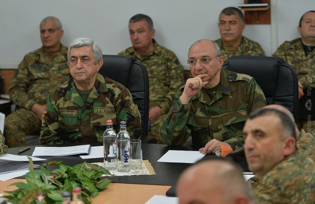 Саргсян прибыл в Нагорный Карабах и собрал военных