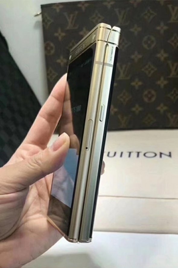 Samsung представил телефон-раскладушку по цене вдвое выше iPhone X