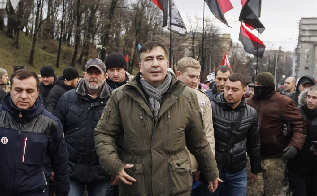 Сторонники Саакашвили силой освободили политика из микроавтобуса. Live