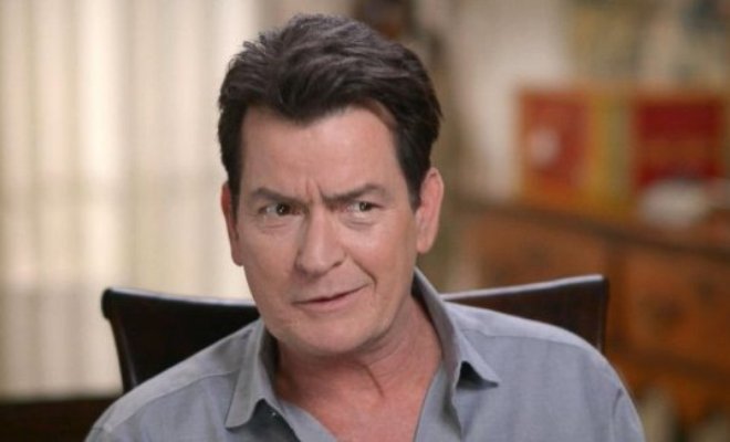 Чарли Шин подал в суд на таблоид из-за обвинений в изнасиловании