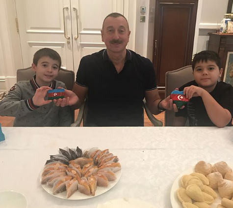 Ильхам Алиев в кругу семьи в свой день рождения
