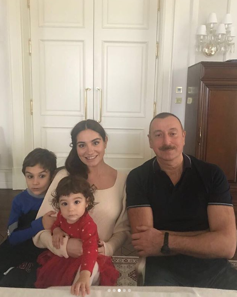 Ильхам Алиев в кругу семьи в свой день рождения