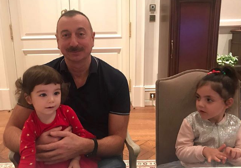 Ильхам Алиев в кругу семьи в свой день рождения