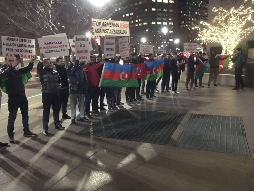 Протест азербайджанцев в Бостоне против армянской провокации