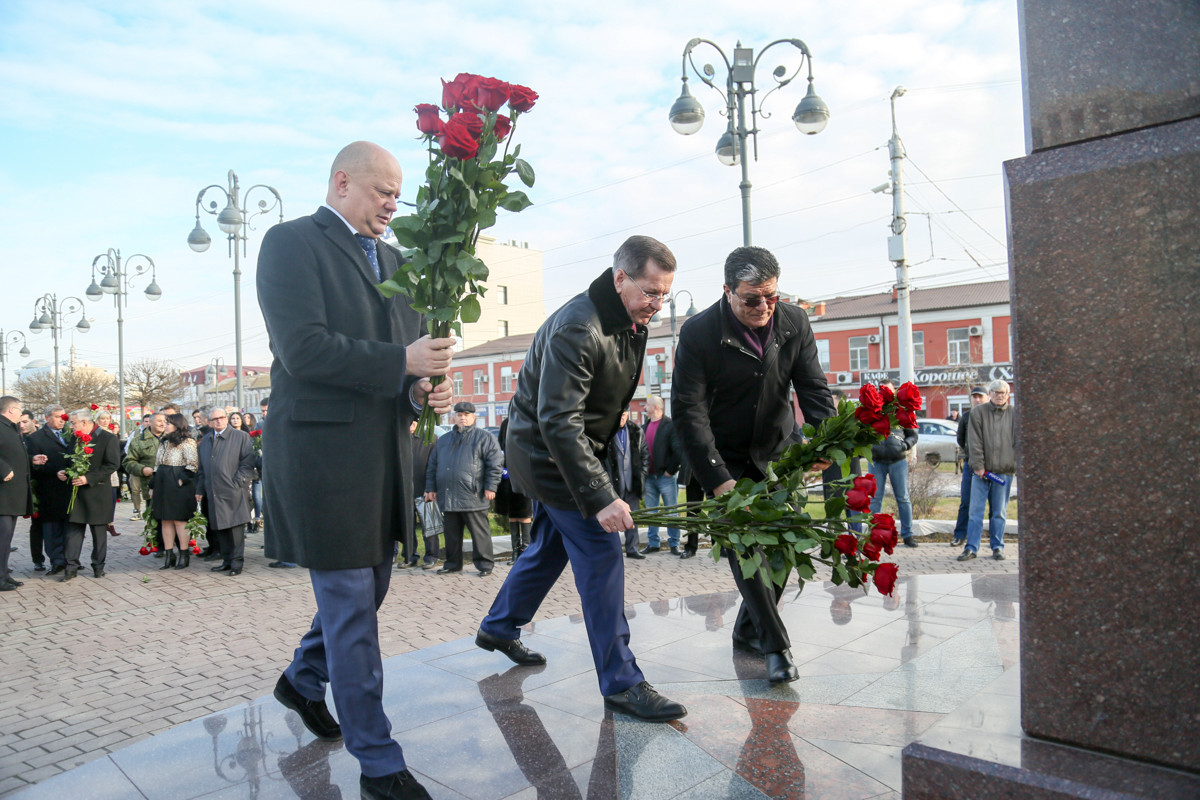 В Астрахани почтили память Гейдара Алиева