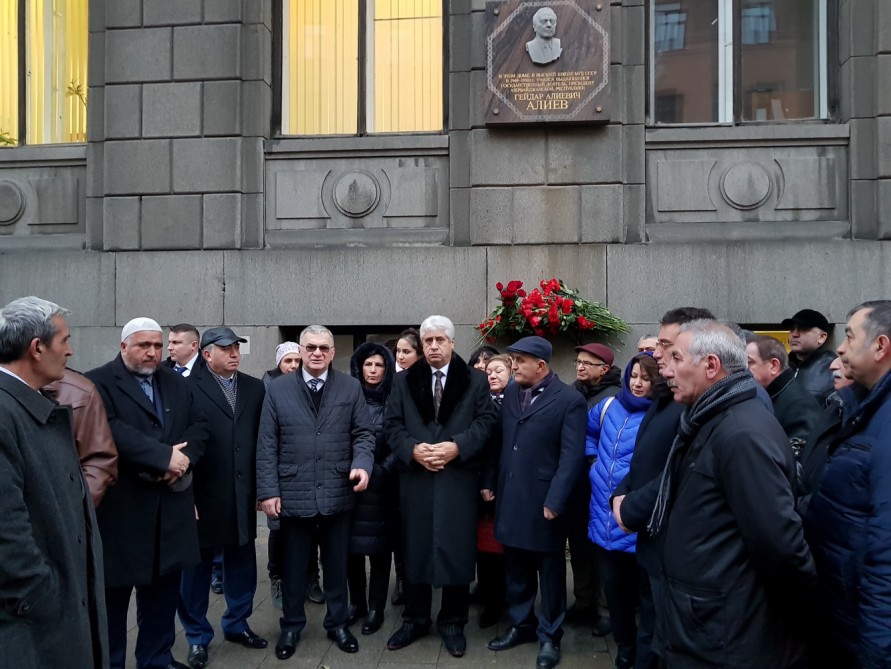 В Санкт-Петербурге прошла акция памяти Гейдара Алиева