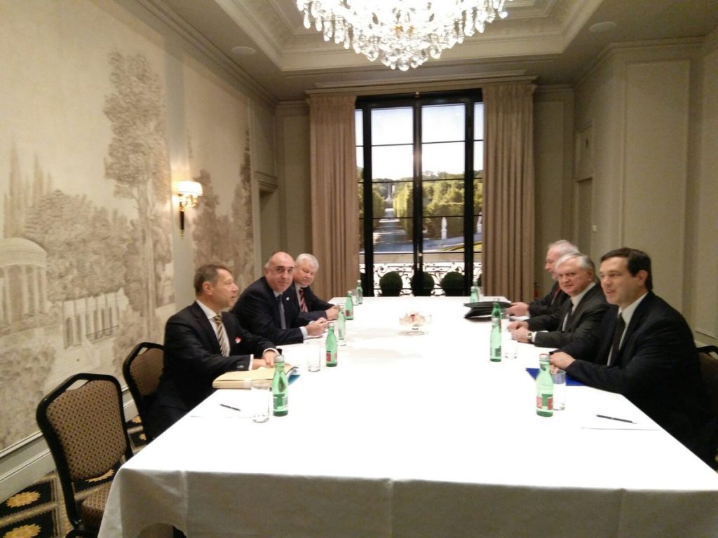 Встреча Мамедъярова и Налбандяна подошла к концу