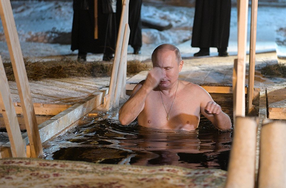 Путин окунулся в прорубь