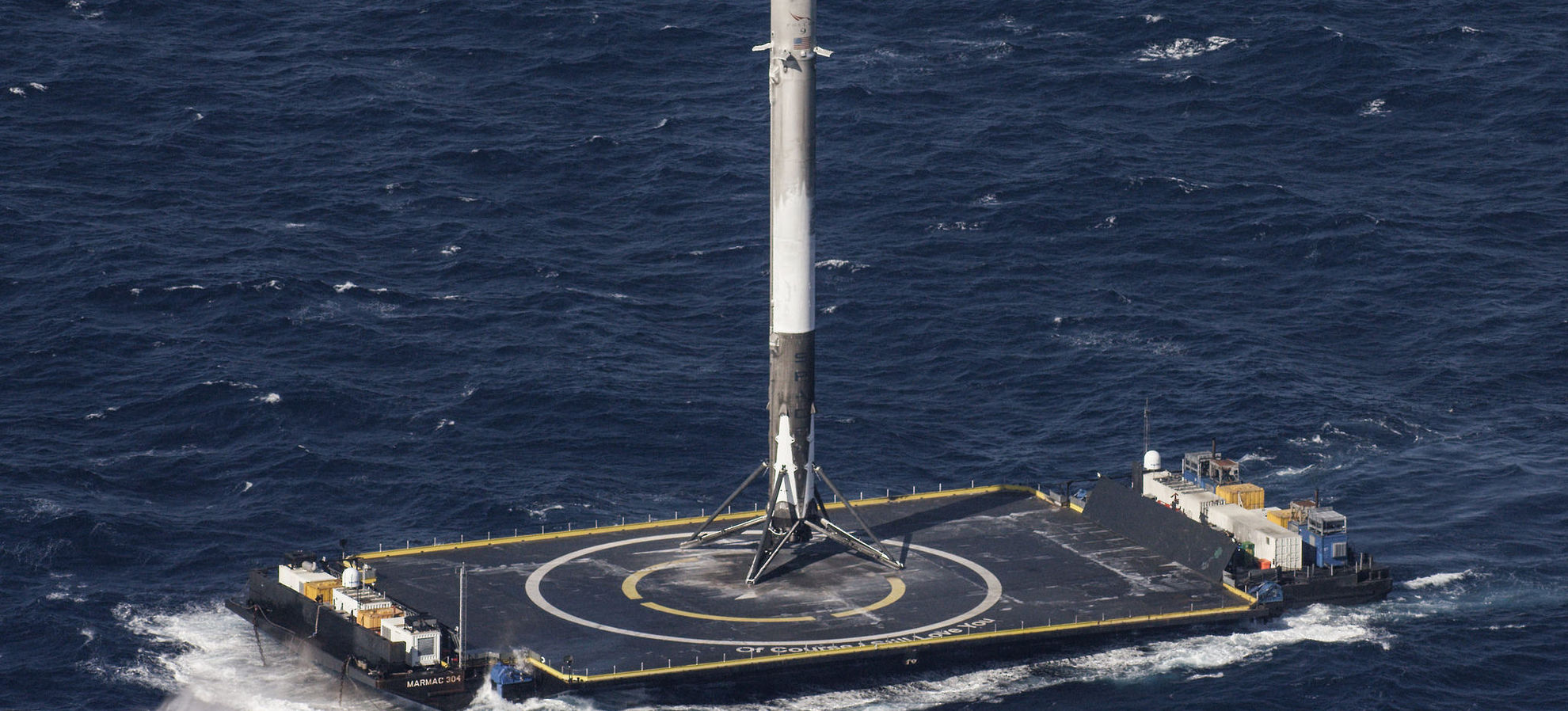 Космический грузовик SpaceX спустили в океан