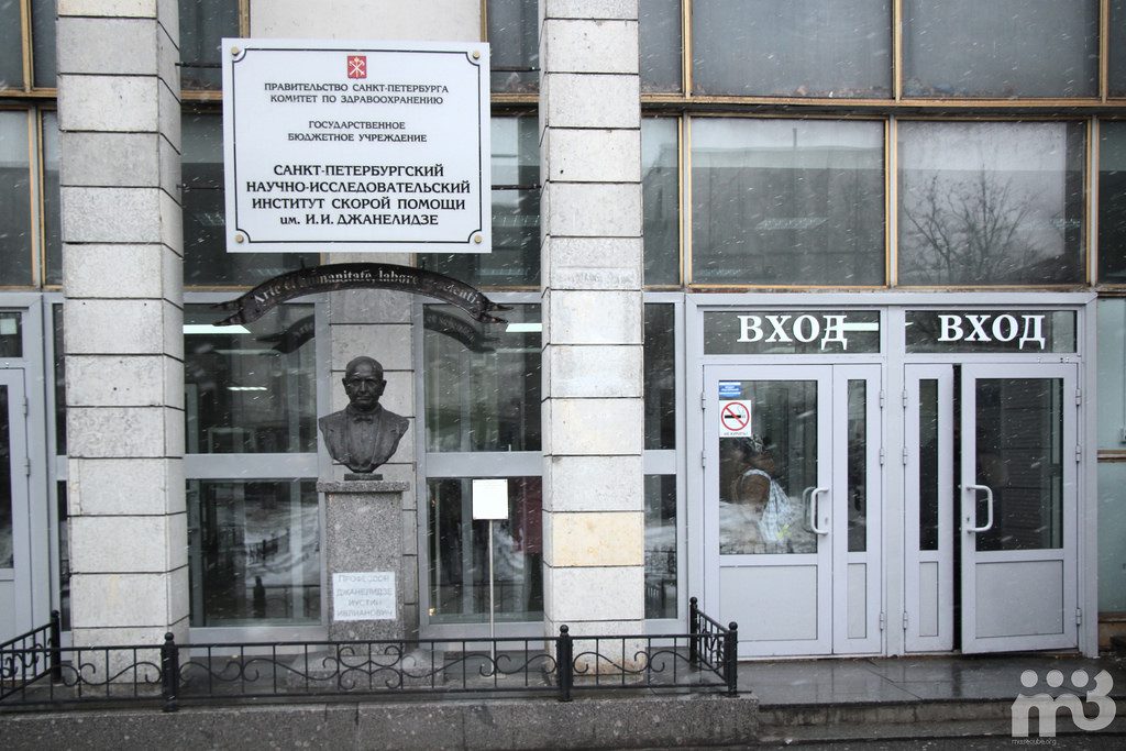 Гражданина Азербайджана с ранениями "подкинули" к "скорой помощи" в Питере