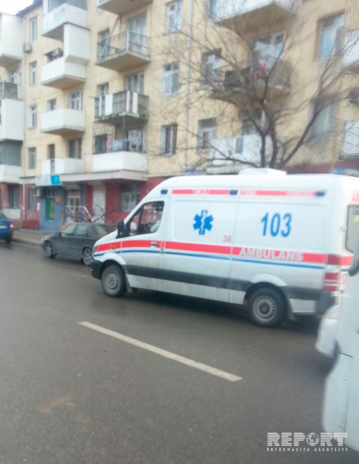 В Баку бетономешалка столкнулась с автобусом, есть пострадавшие