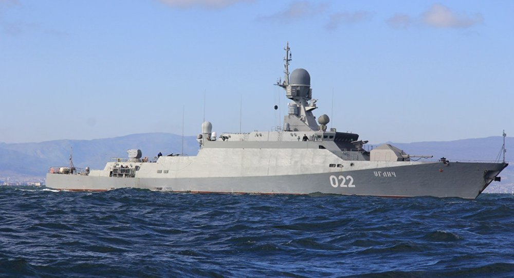 Иранский корабль развалился на две части на Каспии
