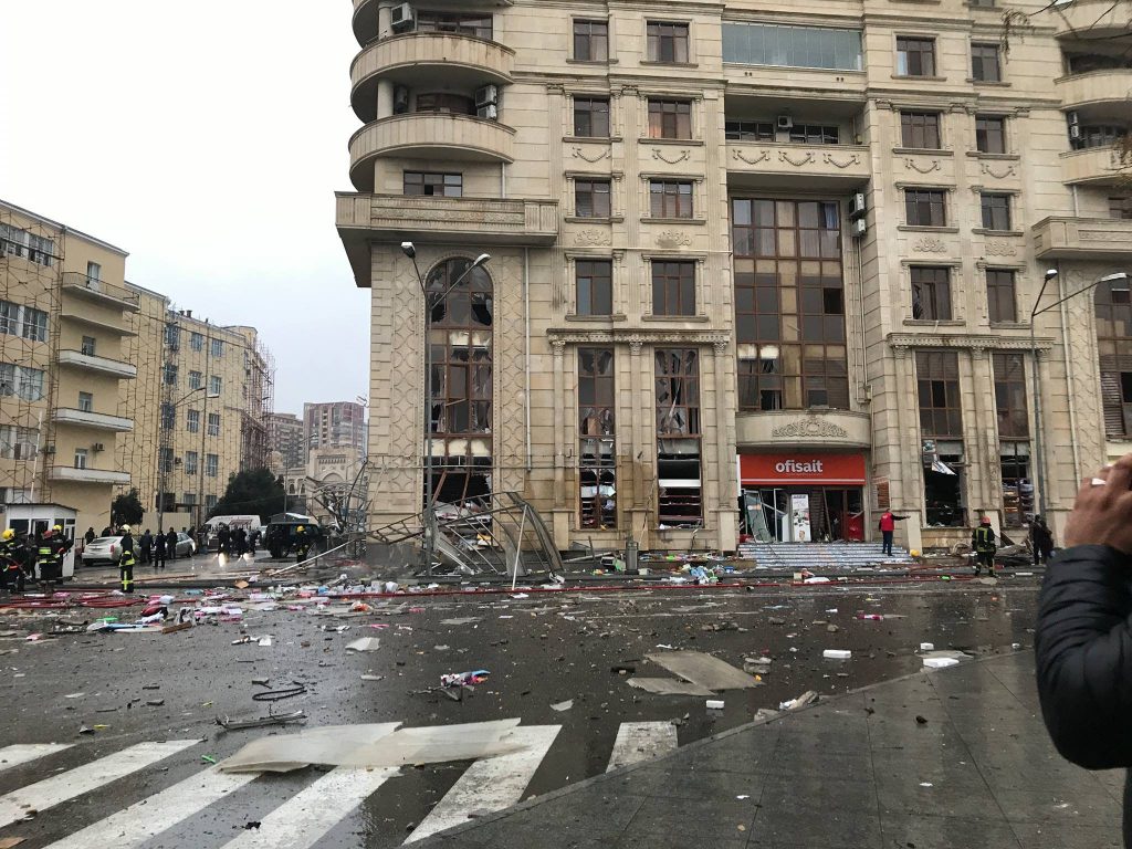 МЧС о взрыве в центре Баку