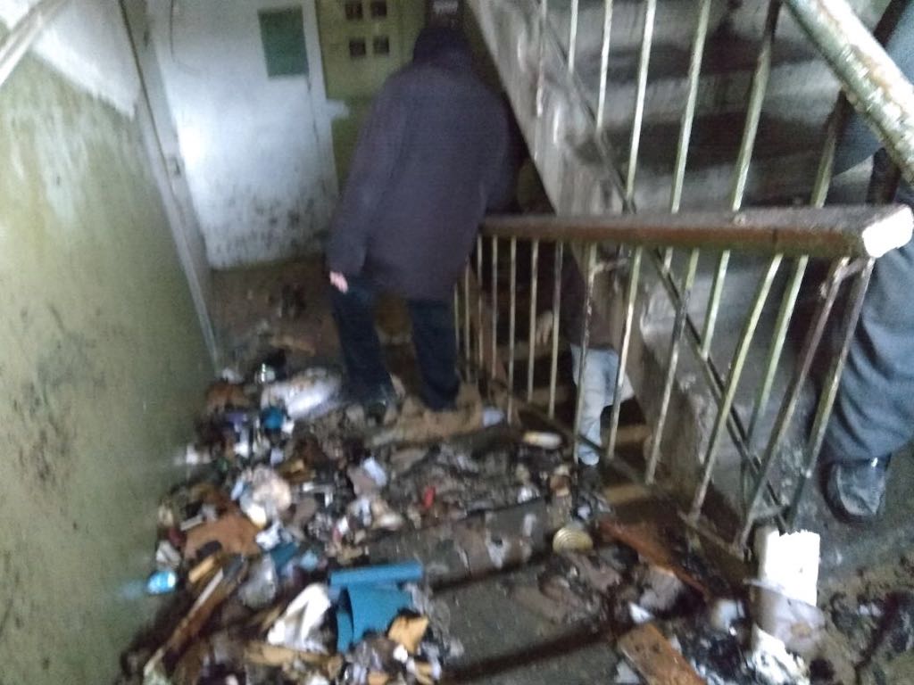 Пожар в жилом здании в Баку потушен