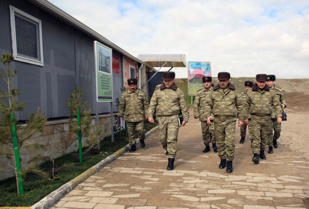 Закир Гасанов побывал в воинских частах на передовой
