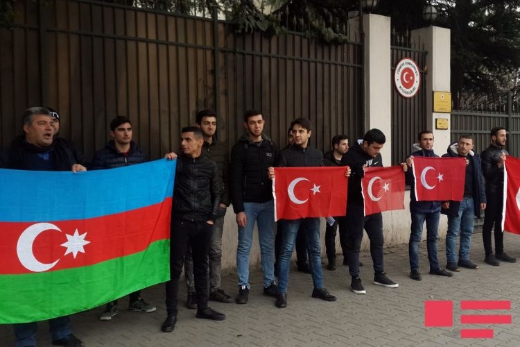 В Грузии азербайджанцы провели акцию в поддержку Турции