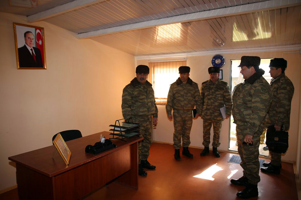 Закир Гасанов побывал в воинских частах на передовой