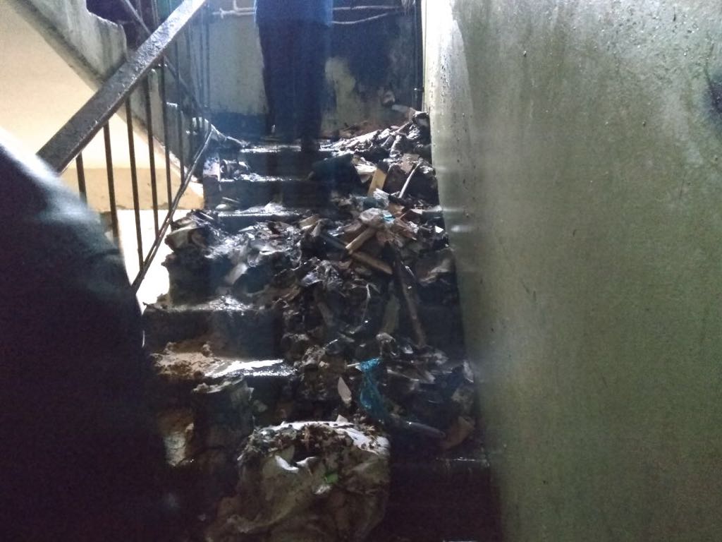 Пожар в жилом здании в Баку потушен