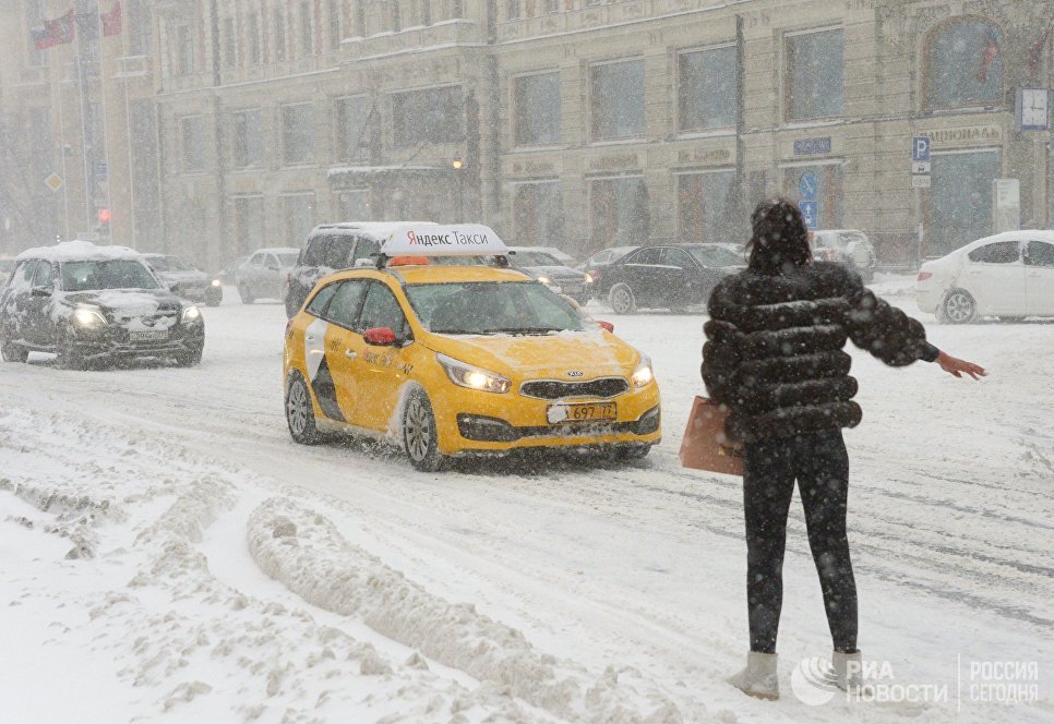 Снегопад века накрыл Москву