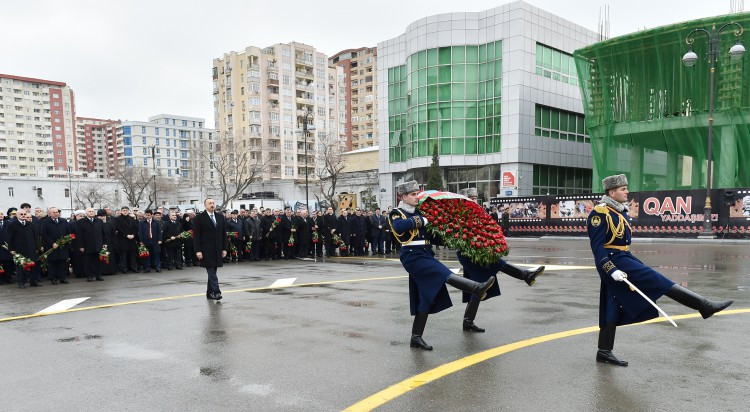 Ильхам Алиев посетил мемориал памяти жертв Ходжалинской трагедии
