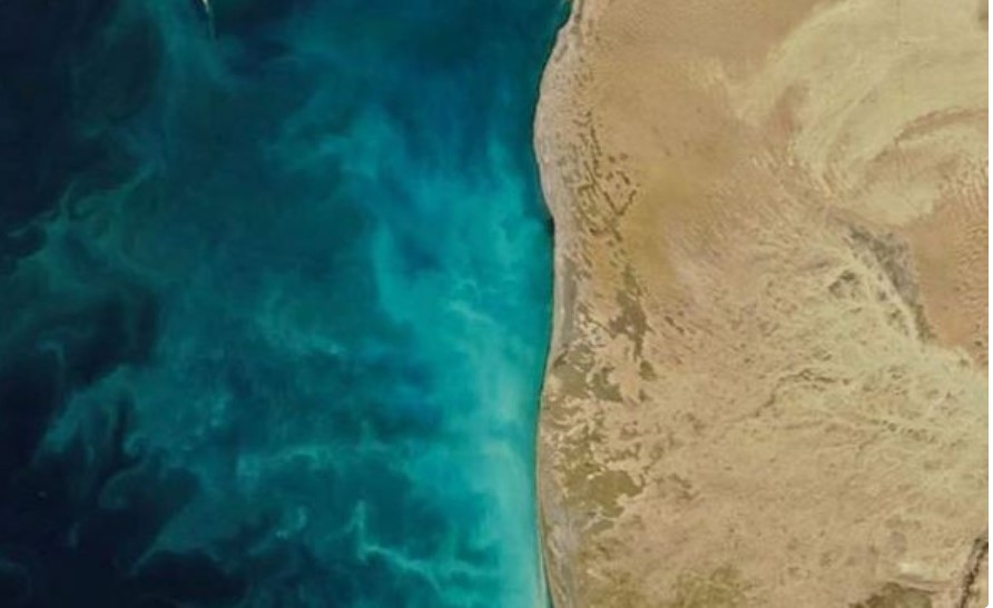 ФОТО NASA: "молочный вихрь" в Каспийском море