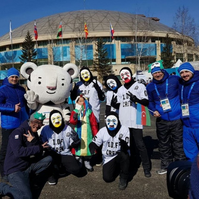 Флаг Азербайджана подняли в Пхёнчхане