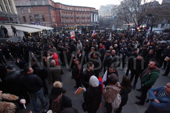 В Ереване протестовали против подорожания