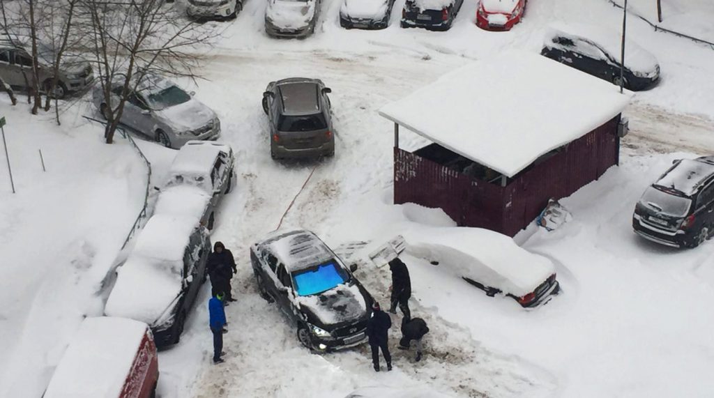Снегопад века накрыл Москву