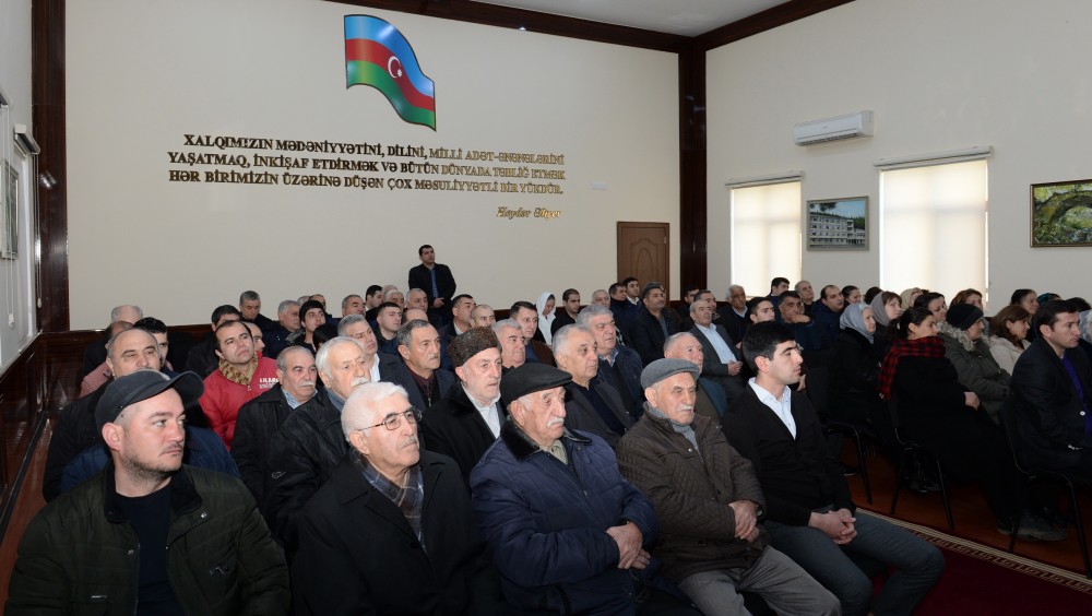 Шеффер пообщался на Абшероне с вынужденными переселенцами